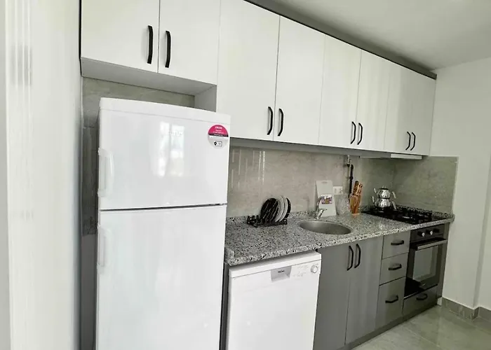 Sunny Escape, Just 400m From The Apartament